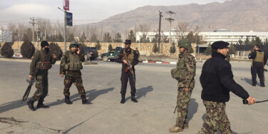 - Angrep i gang mot militær treningsleir i Kabul